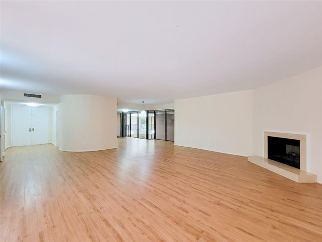 9333 Memorial Drive 414, Houston, TX 77024