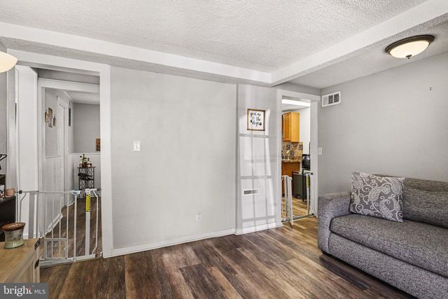 29 E MAIN ST, Railroad, PA 17355