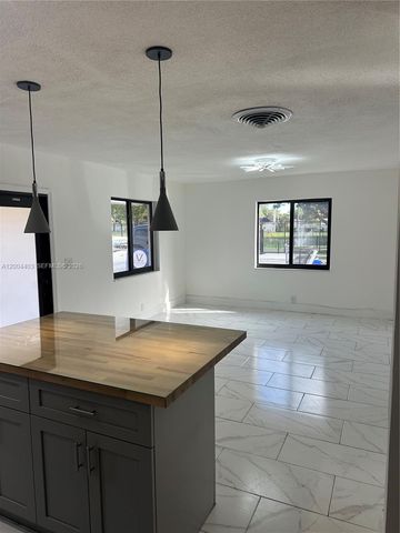 220 SW 8th Ave 1-2, Hallandale Beach, FL 33009