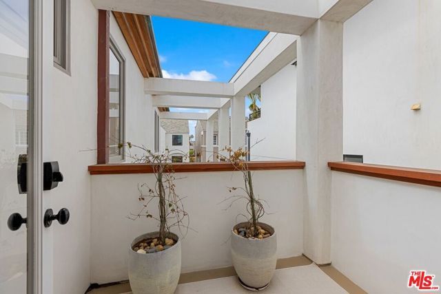 128 Roma Court, Marina Del Rey, CA 90292