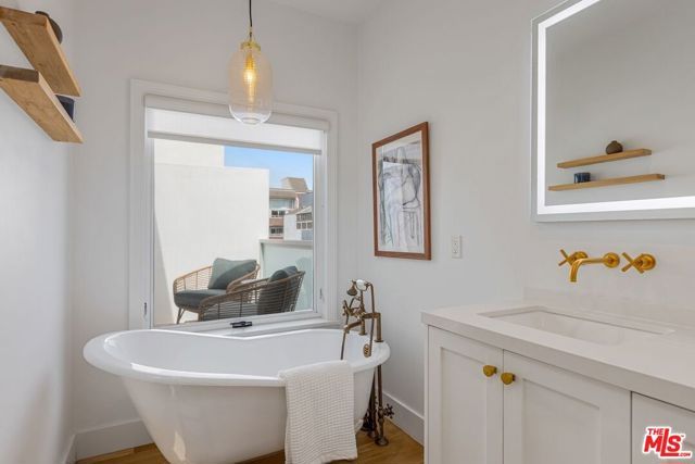 128 Roma Court, Marina Del Rey, CA 90292