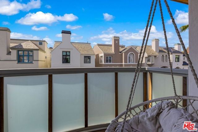 128 Roma Court, Marina Del Rey, CA 90292
