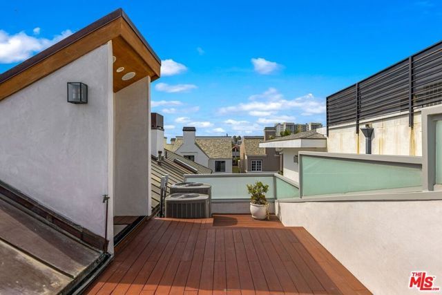 128 Roma Court, Marina Del Rey, CA 90292