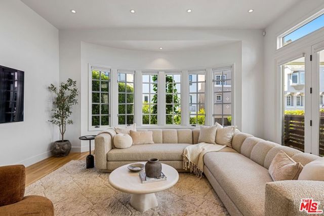 128 Roma Court, Marina Del Rey, CA 90292