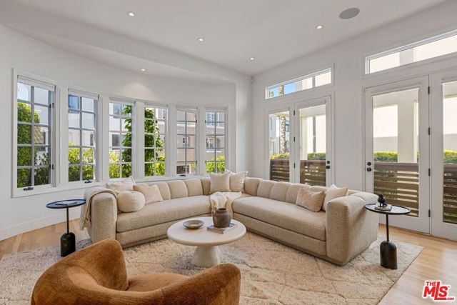 128 Roma Court, Marina Del Rey, CA 90292