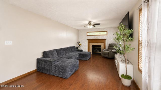 10308 Arbor Oak Dr, Louisville, KY 40229