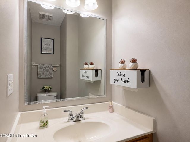 10308 Arbor Oak Dr, Louisville, KY 40229