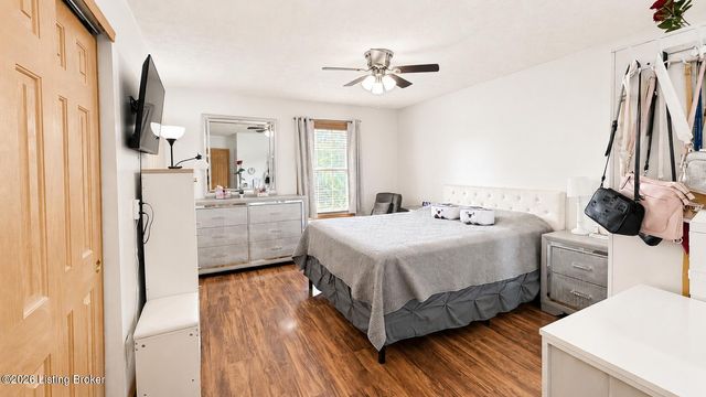 10308 Arbor Oak Dr, Louisville, KY 40229