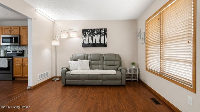 10308 Arbor Oak Dr, Louisville, KY 40229