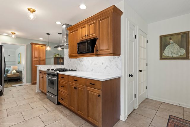 420 Hobby Avenue, Frankfort, IL 60423