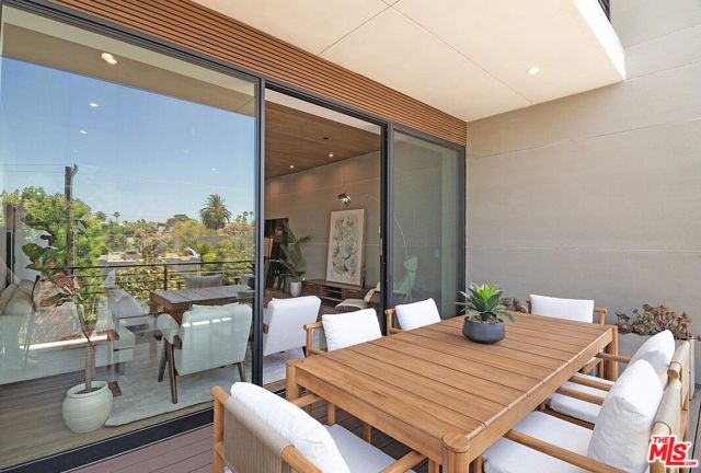 1122 N Coronado Street, Los Angeles, CA 90026