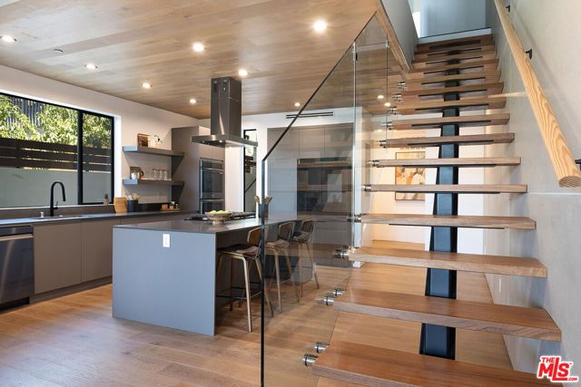 1122 N Coronado Street, Los Angeles, CA 90026