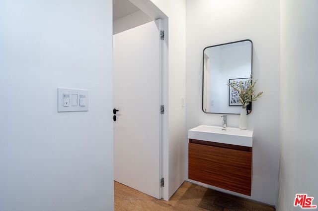 1122 N Coronado Street, Los Angeles, CA 90026