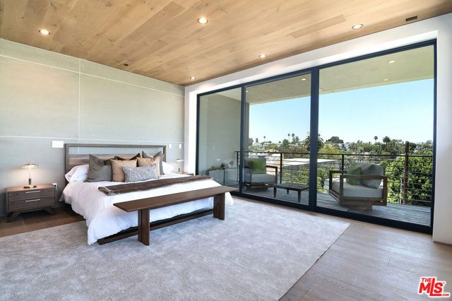 1122 N Coronado Street, Los Angeles, CA 90026