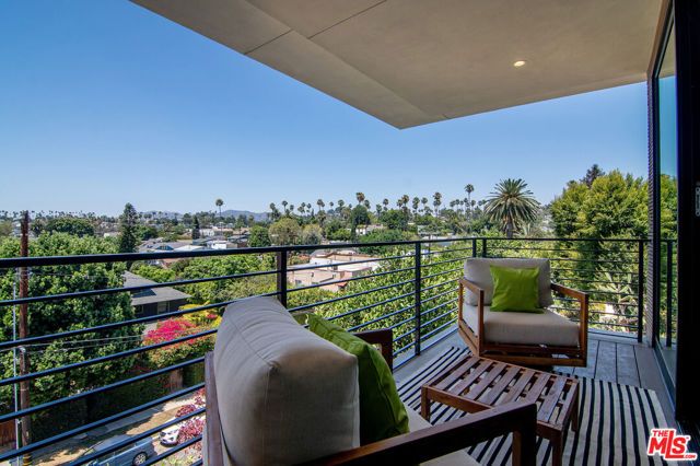 1122 N Coronado Street, Los Angeles, CA 90026