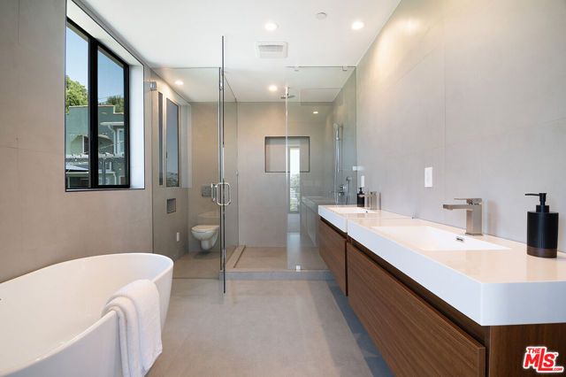 1122 N Coronado Street, Los Angeles, CA 90026