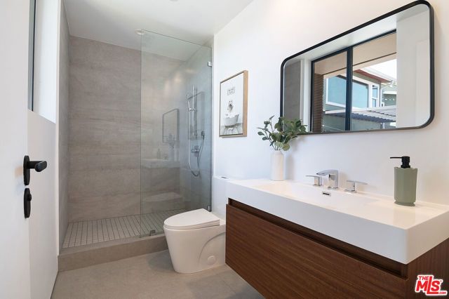 1122 N Coronado Street, Los Angeles, CA 90026