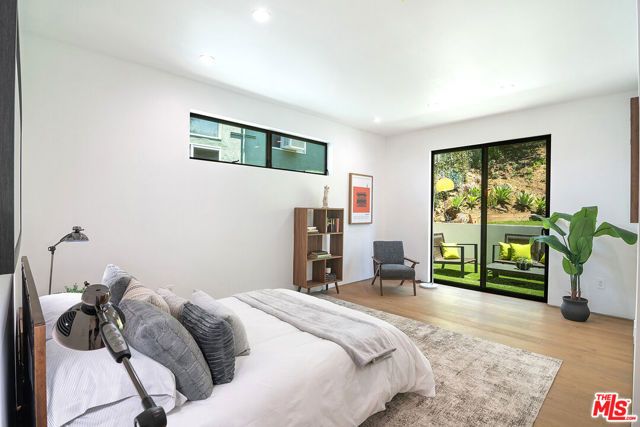 1122 N Coronado Street, Los Angeles, CA 90026