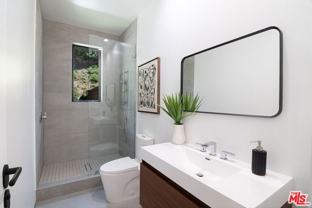 1122 N Coronado Street, Los Angeles, CA 90026