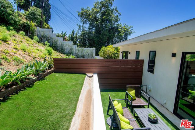 1122 N Coronado Street, Los Angeles, CA 90026