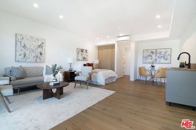 1122 N Coronado Street, Los Angeles, CA 90026