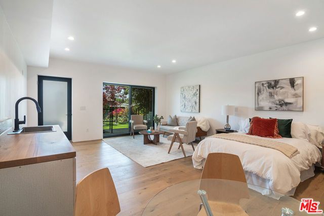 1122 N Coronado Street, Los Angeles, CA 90026