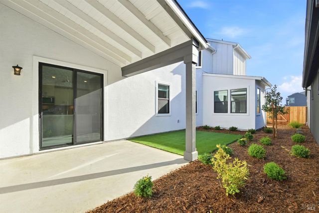 9117 Camino Colegio Rd, Rohnert Park, CA 94928