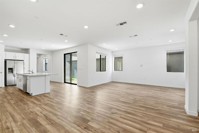 9117 Camino Colegio Rd, Rohnert Park, CA 94928