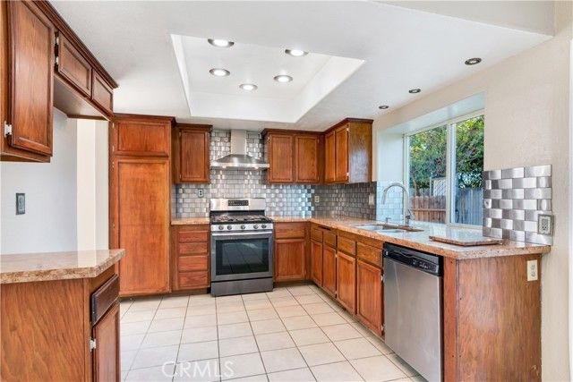 2864 N Riverside, Rialto, CA 92377