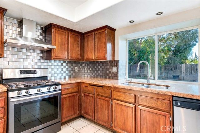 2864 N Riverside, Rialto, CA 92377