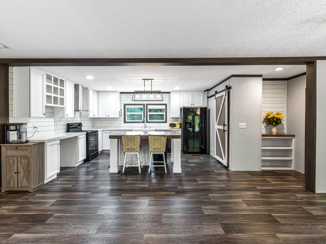 1047 Jim Bob Lane, New Ulm, TX 78950