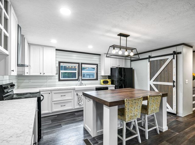 1047 Jim Bob Lane, New Ulm, TX 78950