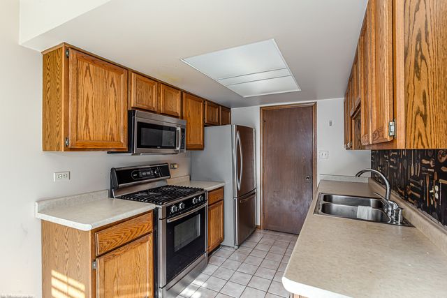 7140 Olde Gatehouse Road, Tinley Park, IL 60477