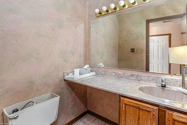 7140 Olde Gatehouse Road, Tinley Park, IL 60477