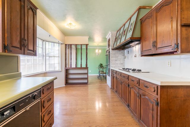 1208 Cedarbrook Trail, Lancaster, TX 75146