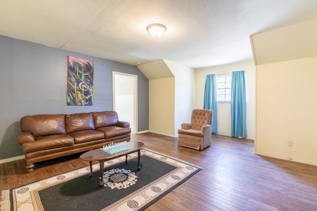 1208 Cedarbrook Trail, Lancaster, TX 75146