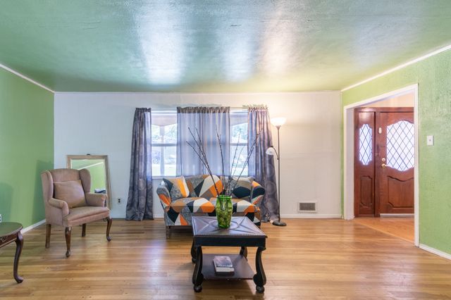 1208 Cedarbrook Trail, Lancaster, TX 75146