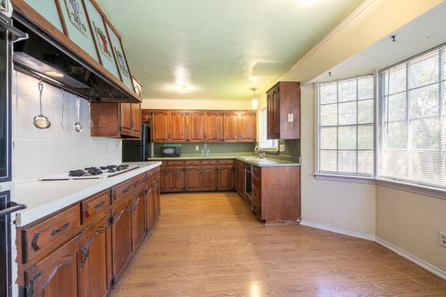 1208 Cedarbrook Trail, Lancaster, TX 75146