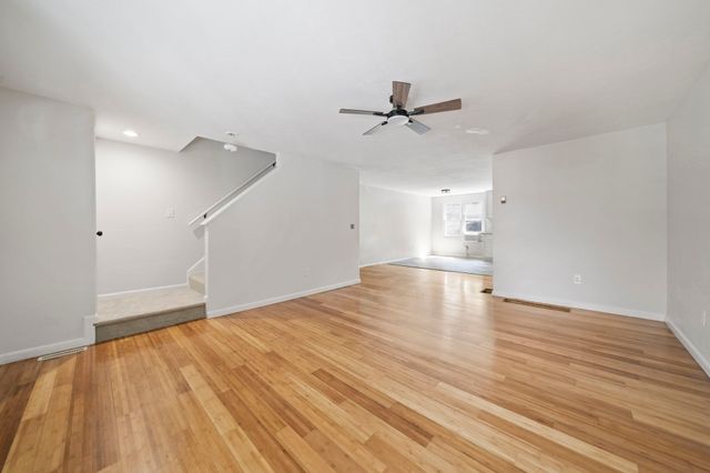 30 Lawn St 30, Attleboro, MA 02703