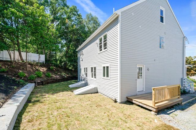 30 Lawn St 30, Attleboro, MA 02703