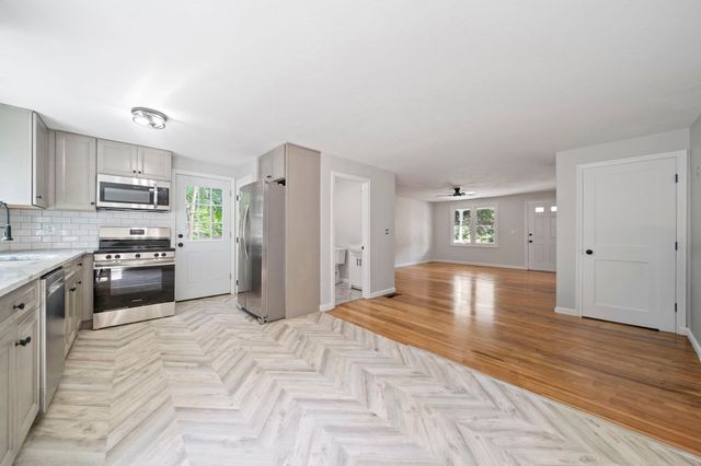 30 Lawn St 30, Attleboro, MA 02703