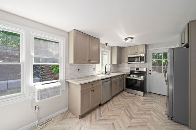30 Lawn St 30, Attleboro, MA 02703