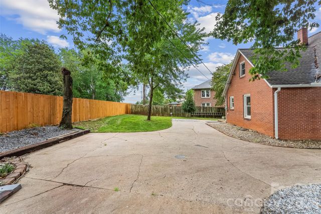 105 S Anderson Street, Morganton, NC 28655