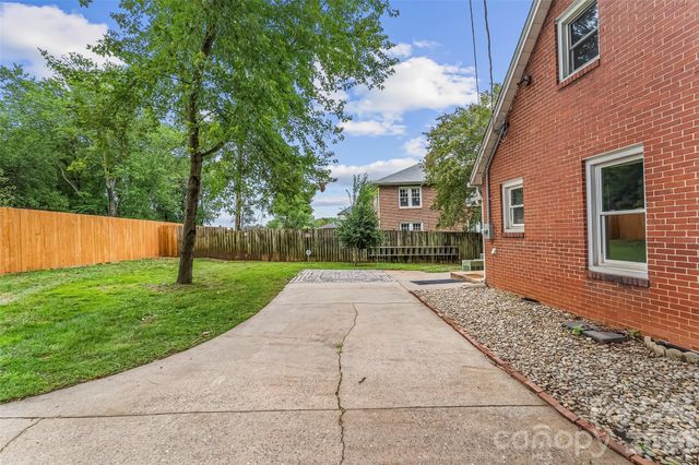 105 S Anderson Street, Morganton, NC 28655