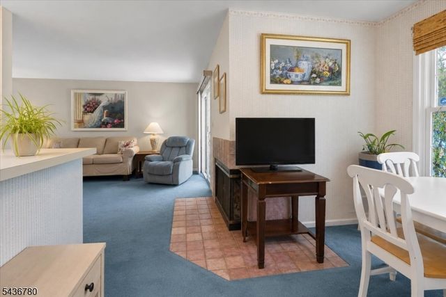 22 Willow Ci 702, Hamburg Boro, NJ 07419