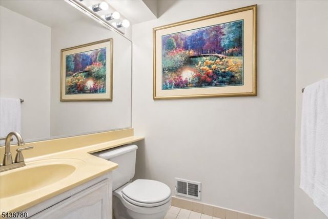 22 Willow Ci 702, Hamburg Boro, NJ 07419