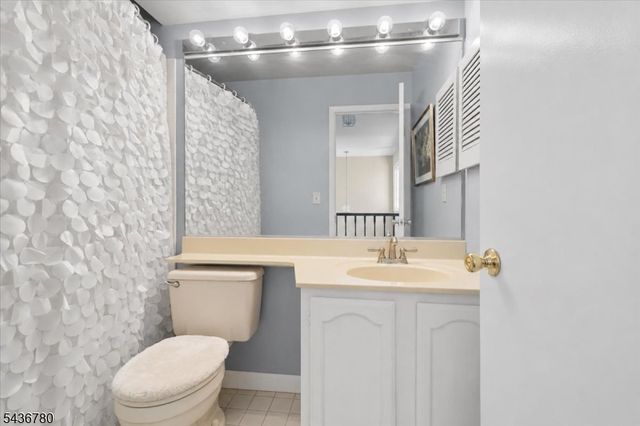 22 Willow Ci 702, Hamburg Boro, NJ 07419