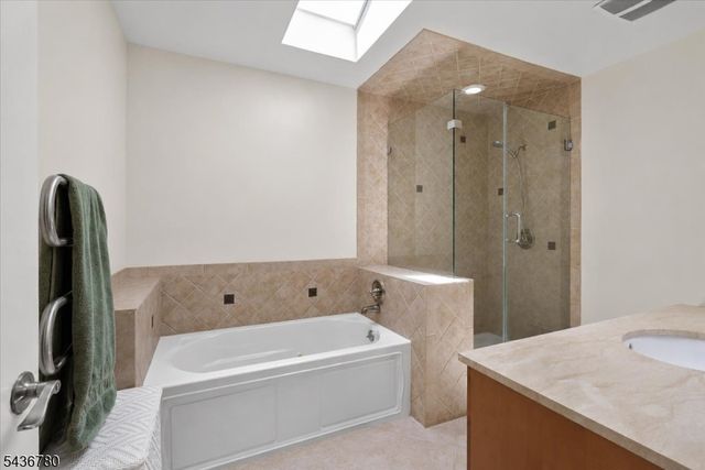 22 Willow Ci 702, Hamburg Boro, NJ 07419