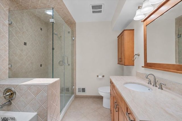 22 Willow Ci 702, Hamburg Boro, NJ 07419