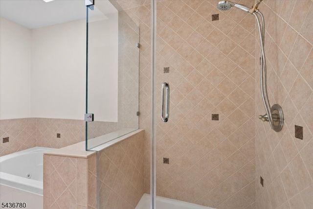 22 Willow Ci 702, Hamburg Boro, NJ 07419